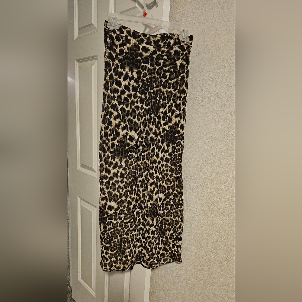 Know.one.cares xs long pencil skirt, half lined shear leopard print